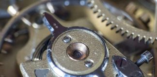 AZ ÓRA MŰKÖDÉSE – ZSENIÁLIS SEIKO VIDEÓ A MECHANIKUS ÓRA BELSEJÉRŐL az óra működése