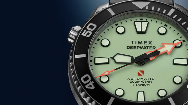 A Deepwater Meridian 300 titán búváróra közeli részlete.