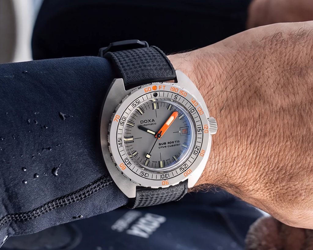 Doxa Sub 300 Ti5 Clive Cussler titánból