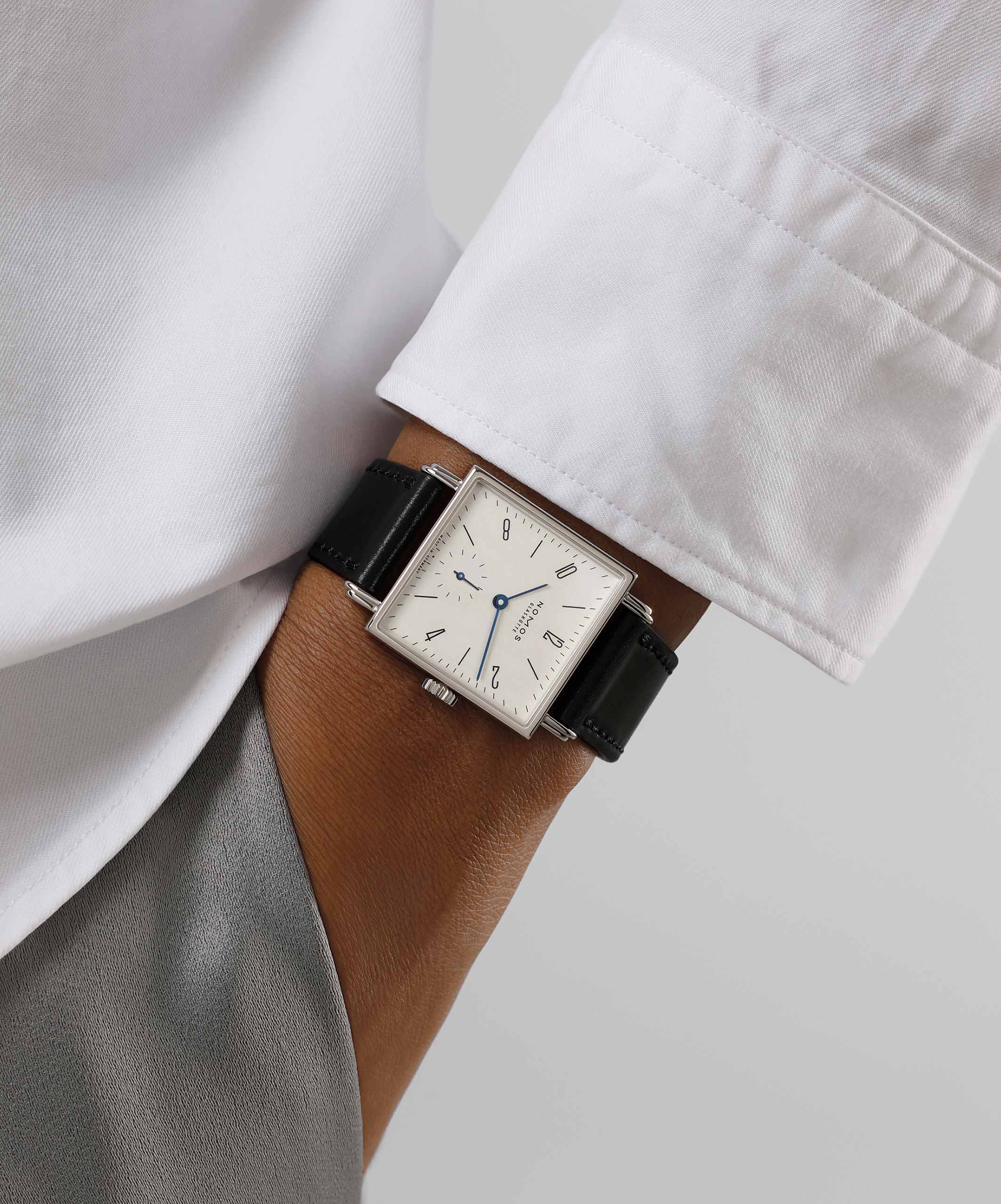 Nomos Tetra 27 számlap részlete
