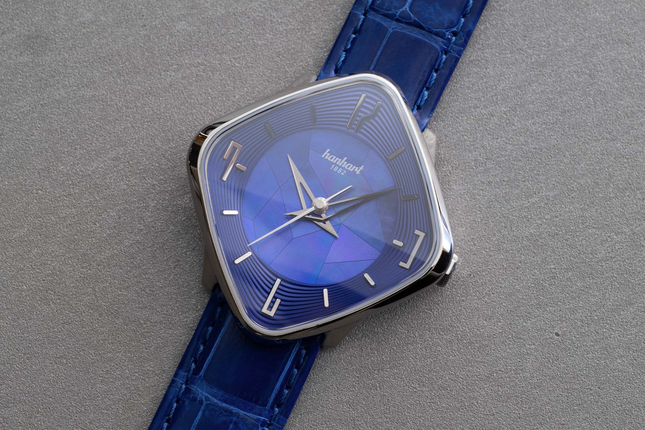 Hanhart Square by Square: szögletes prototípus a Dubai Watch Week versenyére A Hanhart Square by Square óra elölnézete
