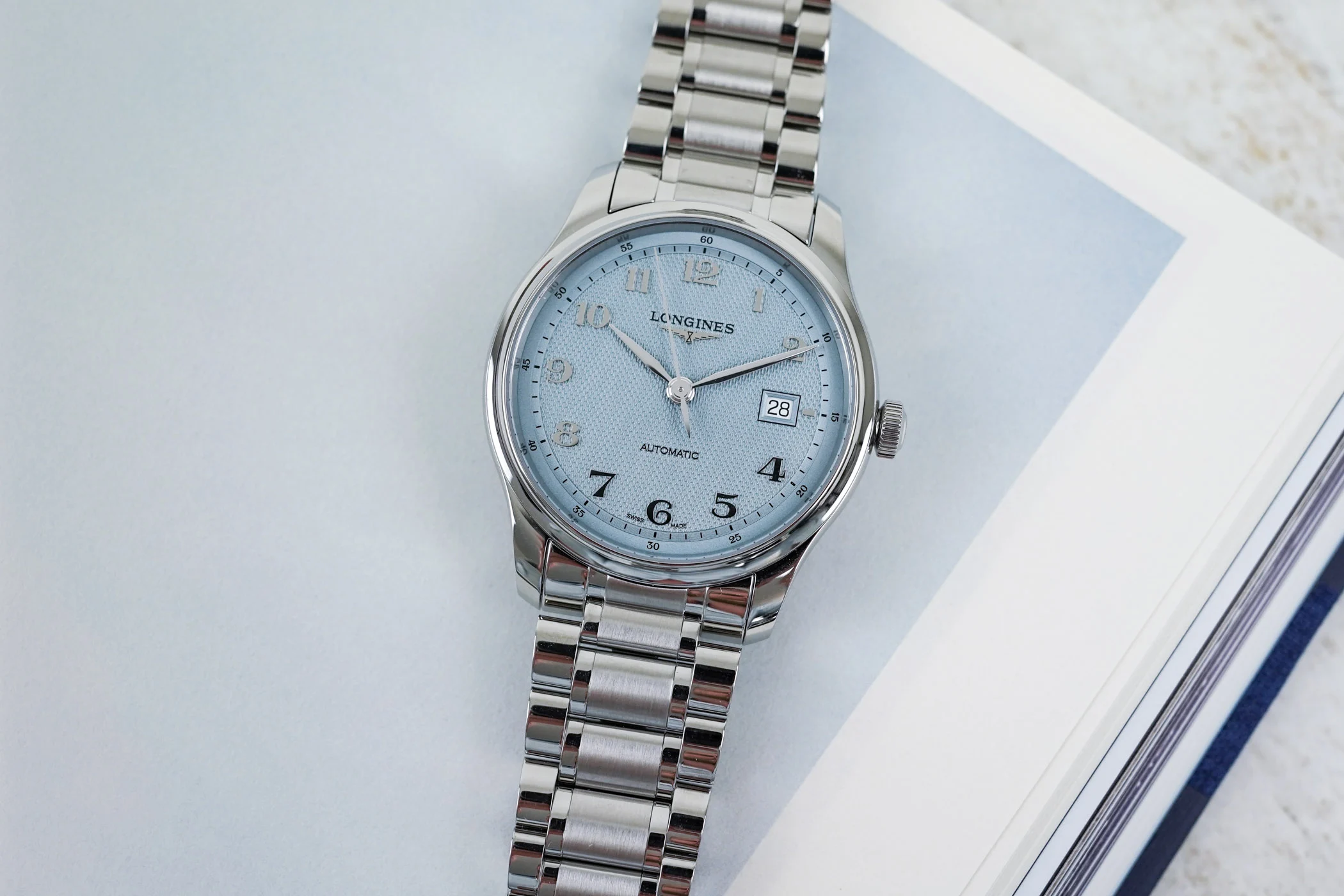 Világoskék számlapos Longines Master Collection karóra