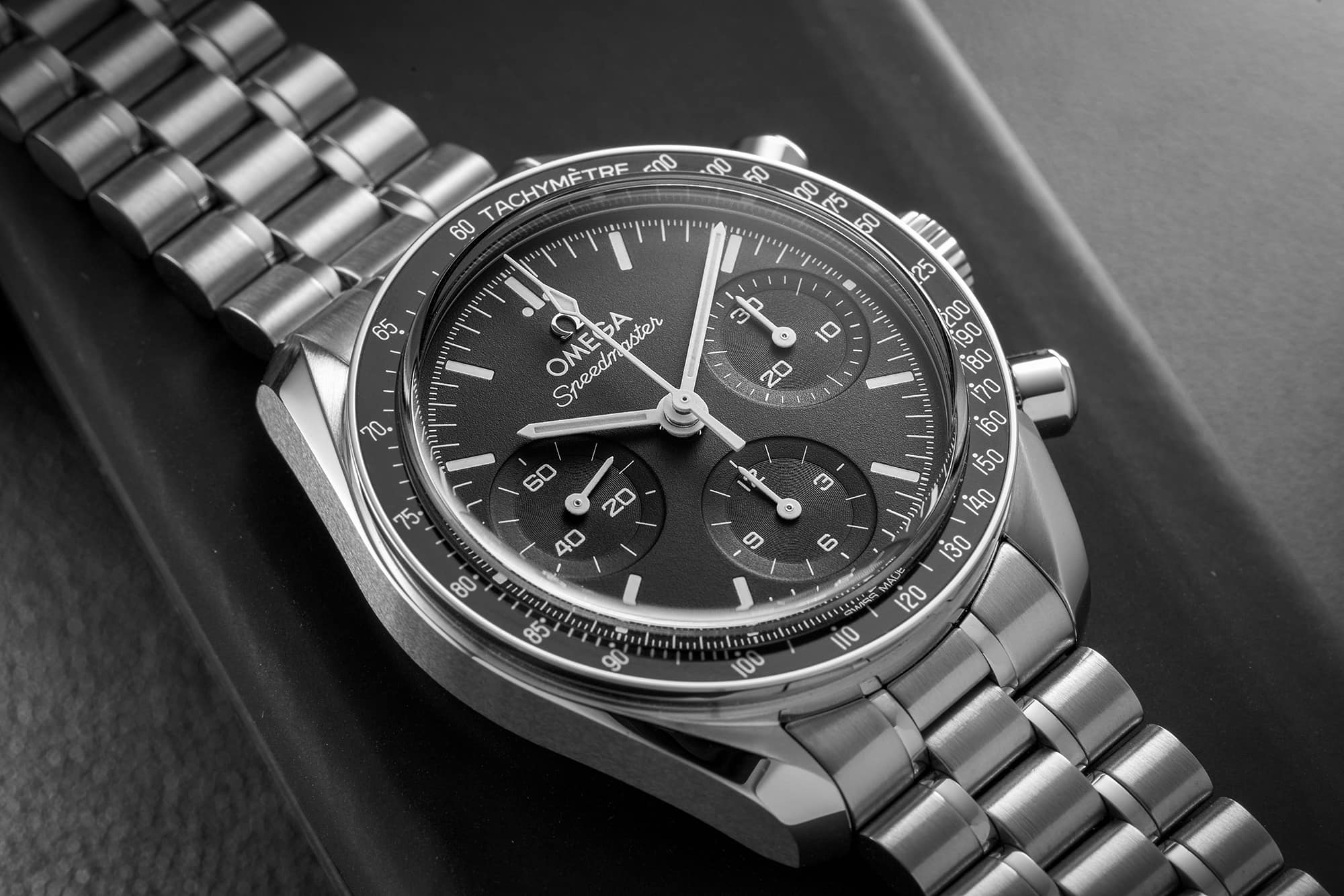 Megújult az Omega Speedmaster 38 kollekció Omega Speedmaster 38 számlap-közeli részlete