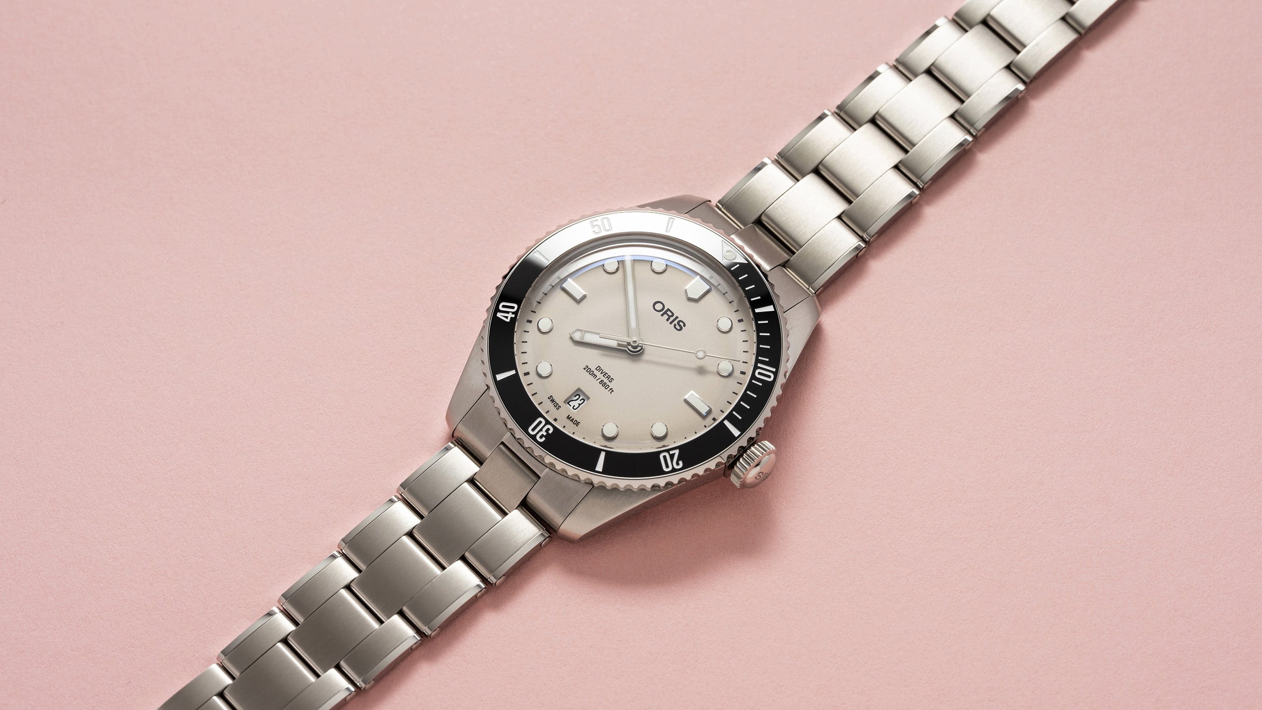 Oris Divers Date: a Sixty-65 karaktere modernebb búvárórás köntösben Oris Divers Date 01 733 7795 4051-Set hangulatkép