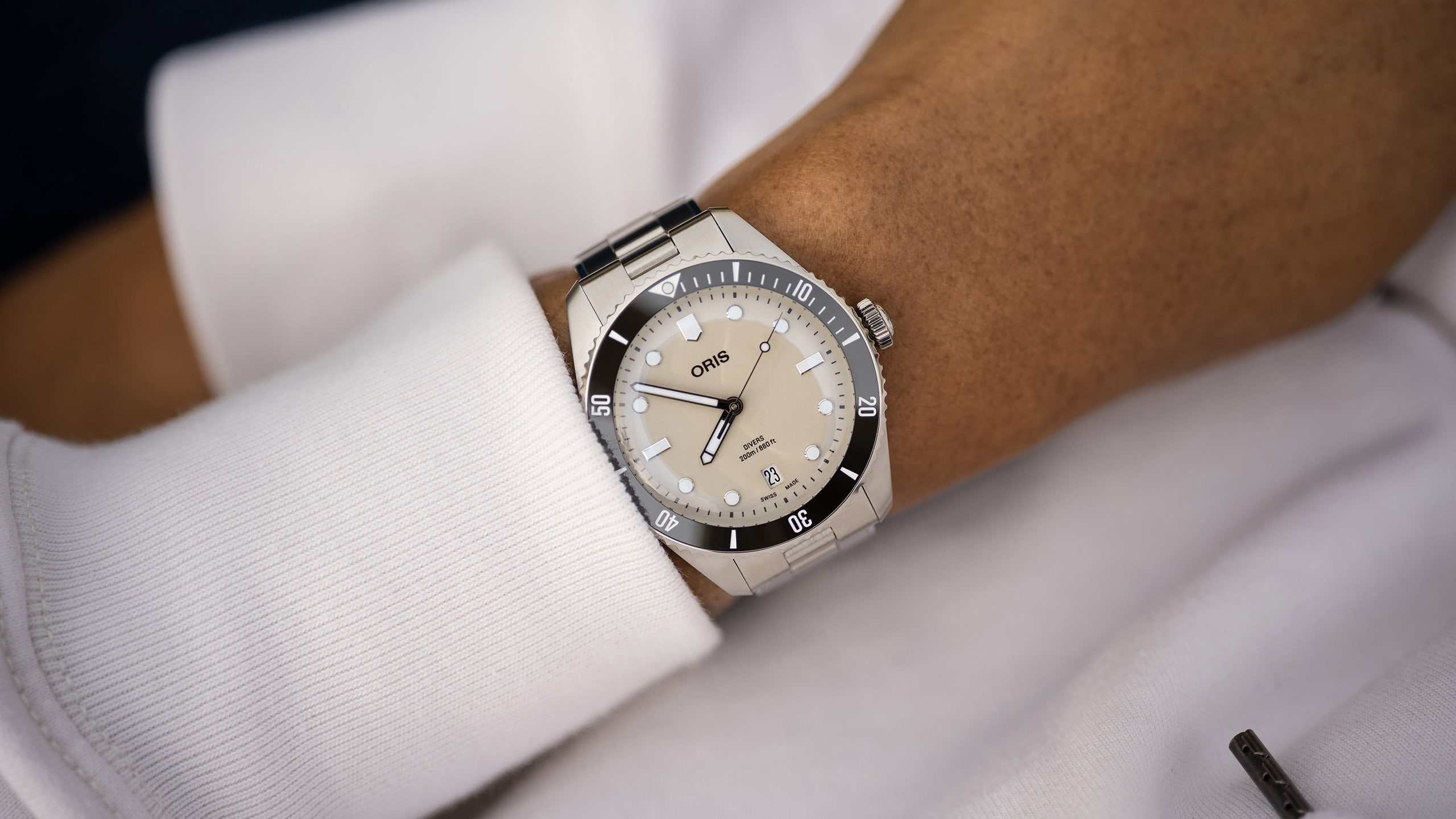 Oris Divers Date: a Sixty-65 karaktere modernebb búvárórás köntösben Oris Divers Date 01 733 7795 4051-Set életkép