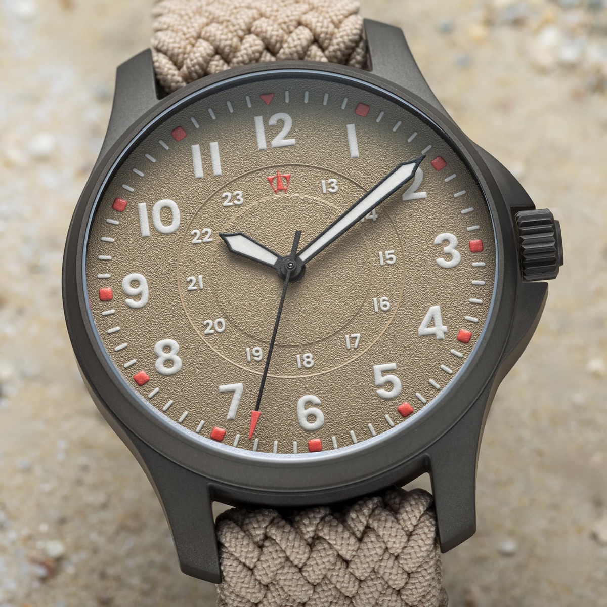Stowa Fieldwatch Terra: 38 mm-es terepóra a pilótaórák örökségével Stowa Fieldwatch Terra Desert bézs szíjjal