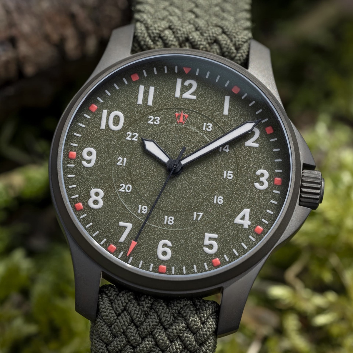 Stowa Fieldwatch Terra: 38 mm-es terepóra a pilótaórák örökségével Stowa Fieldwatch Terra Forest erdei környezetben