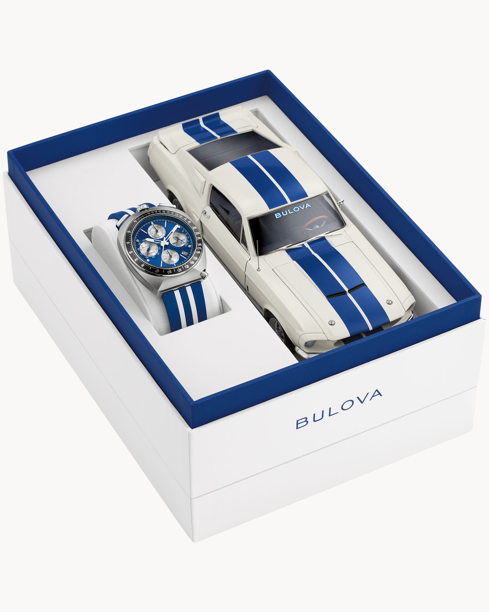Bulova Shelby Racer Chronograph: tükörfényes számlappal érkezik az új limitált kiadás Hands-On: The Limited-Edition Bulova Shelby Racer Chronograph Watch Combines Bare-Metal Brilliance With American Racing Style