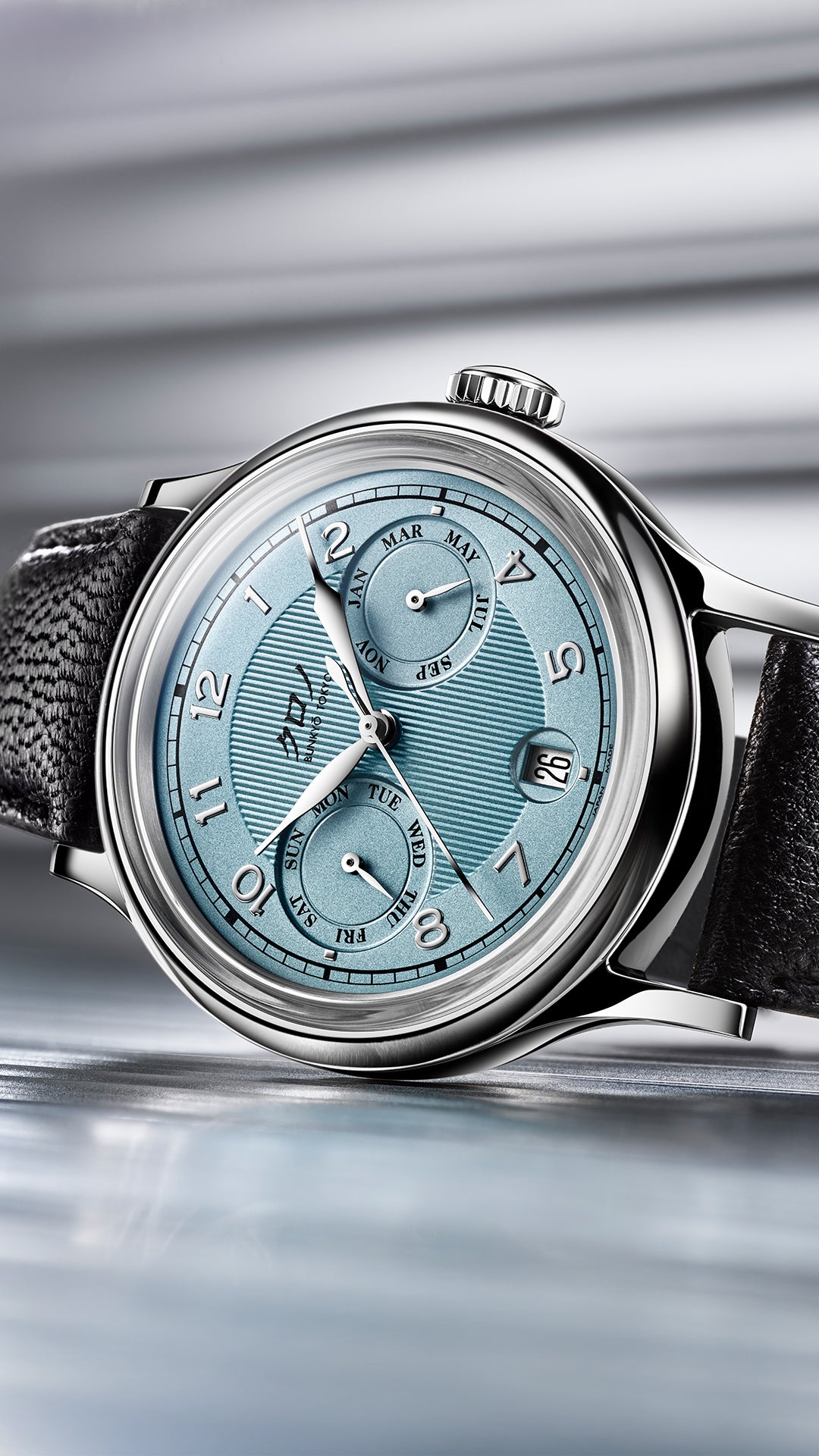 A Kurono Tokyo kék számlappal tér vissza a Calendrier-hez, de csak nagyon keveseknek jut belőle Introducing – The Kurono Tokyo Calendrier “Small Batch Release” in Saxe Blue