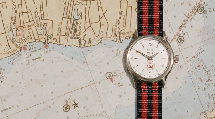 Elérhető a NOAH x Timex MK1 Anchor Gift Set: két textilszíjjal jön a 36 mm-es MK1 NOAH x Timex MK1 Anchor watch with a white dial and red-and-navy striped fabric strap displayed on a nautical chart.