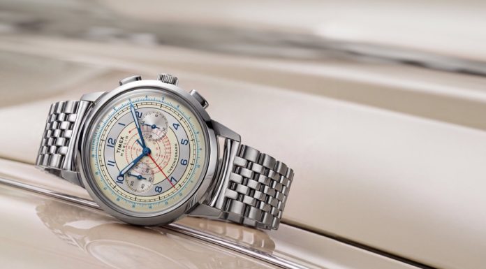 Timex Marlin Neo Classic Chronograph: 40 mm-es tok, sűrűn megpakolt számlap három kivitelben Marlin® Neo Classic Chronograph with a cream dial, blue hands, red markings, and stainless-steel bracelet resting on a cream-colored car.