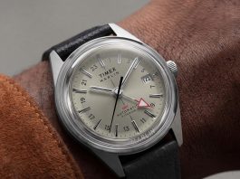 Timex Marlin Jet Titanium Automatic GMT: retrofuturisztikus tok, titánból Close-up of the Marlin® Jet Titanium Automatic GMT on the wrist, featuring a cream dial, red GMT hand, date window, and black leather strap.