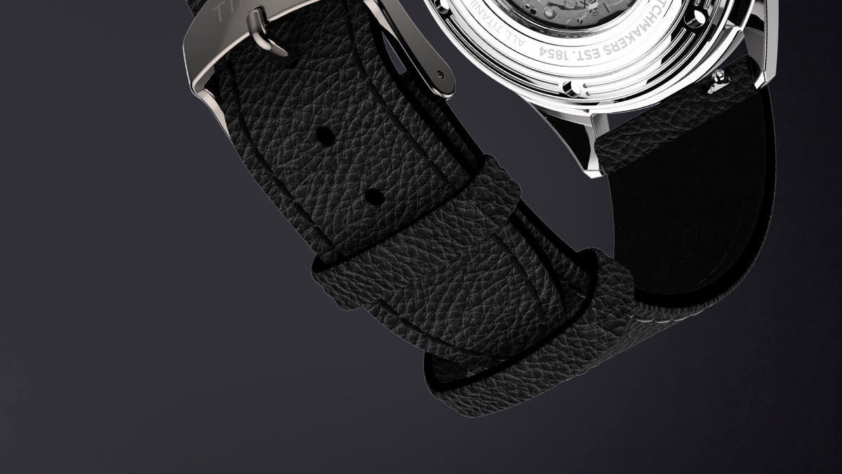 Timex Marlin Jet Titanium Automatic GMT: retrofuturisztikus tok, titánból Detail view of the black leather strap and exhibition caseback of the Timex Marlin® Jet Titanium Automatic GMT watch.