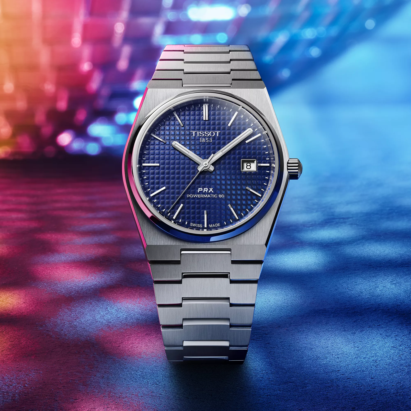 A Tissot PRX integrált acél fémszíja közelről