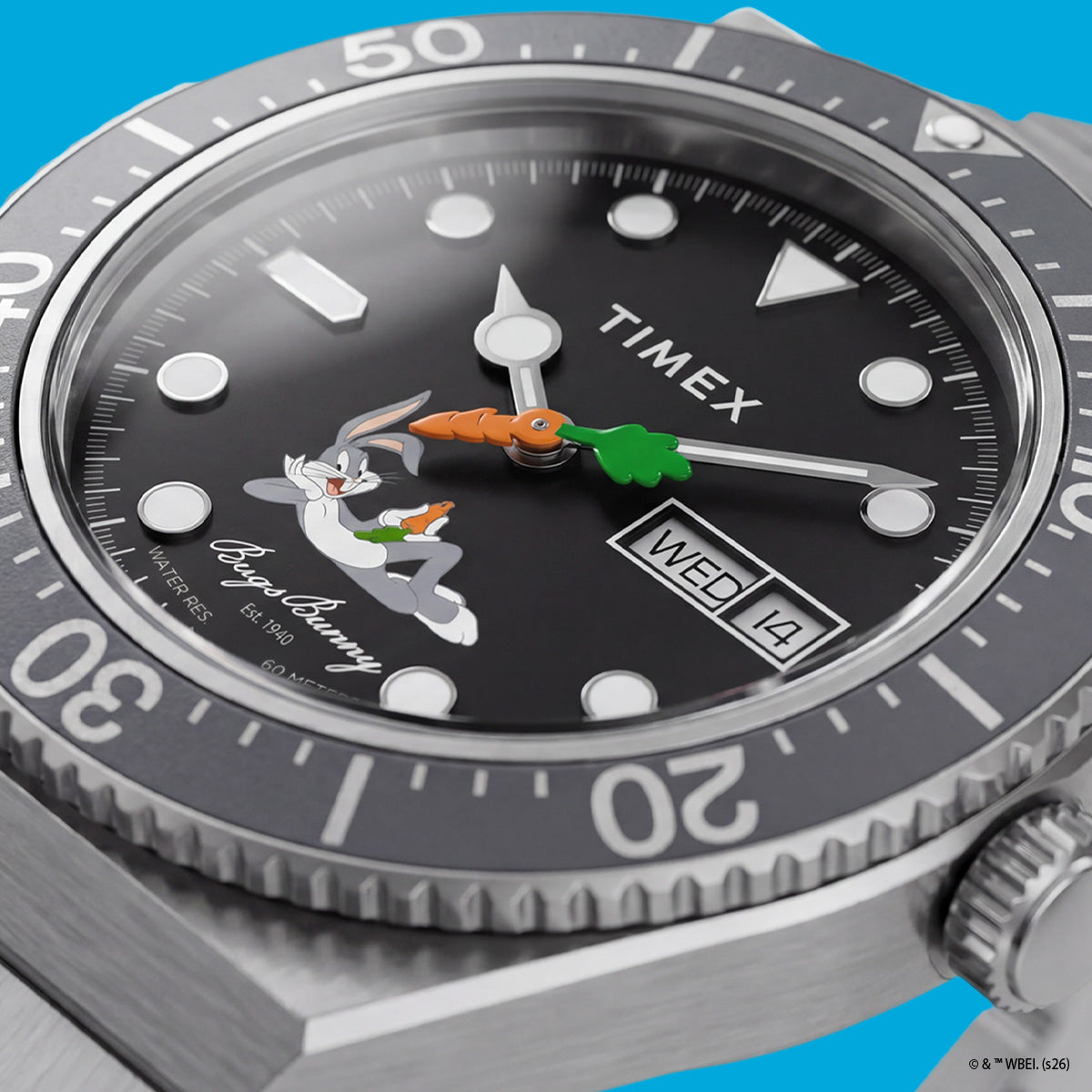 Bolondos dallamok a csuklón – öt új Looney Tunes x Timex óra A Timex M79 TW2Y99200 számlapja közelről: Tapsi Hapsi, a szignója, a sárgarépa alakú másodpercmutató és a nap-dátum kijelzés