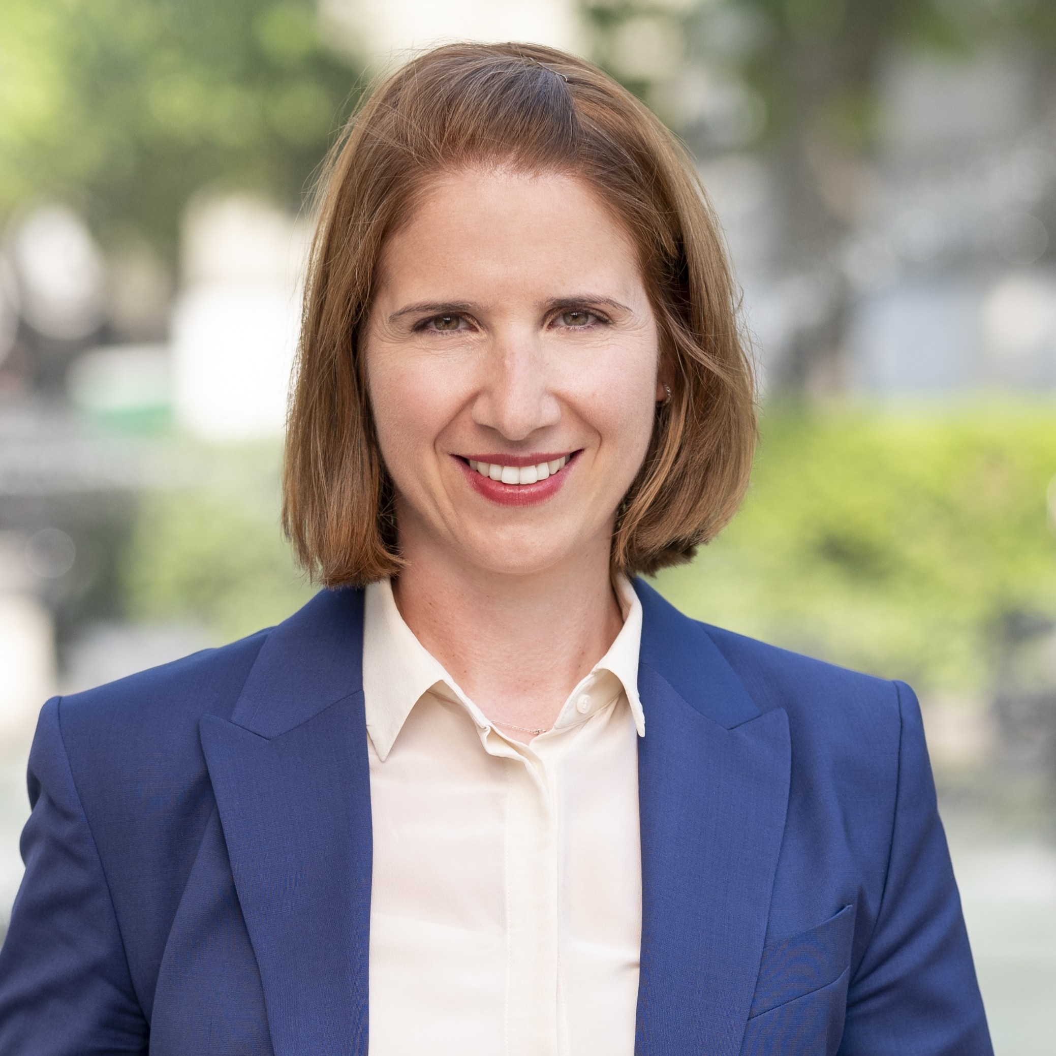 Letizia Elia, a Basel Tourismus vezérigazgatója, portré szabadtéren
