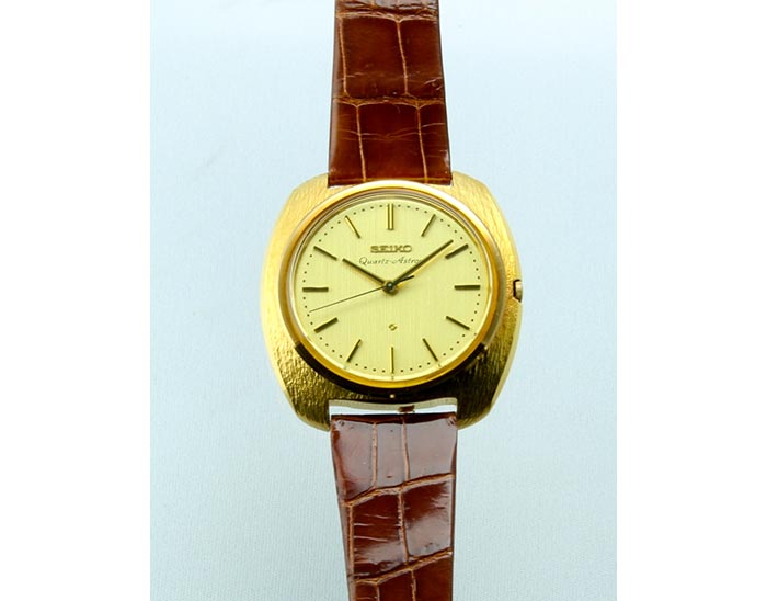 Mechanikus vs. kvarc vs. okosóra – melyik kell neked valójában? Seiko Quartz Astron 35SQ, a világ első kereskedelmi forgalomba került kvarc karórája 1969-ből
