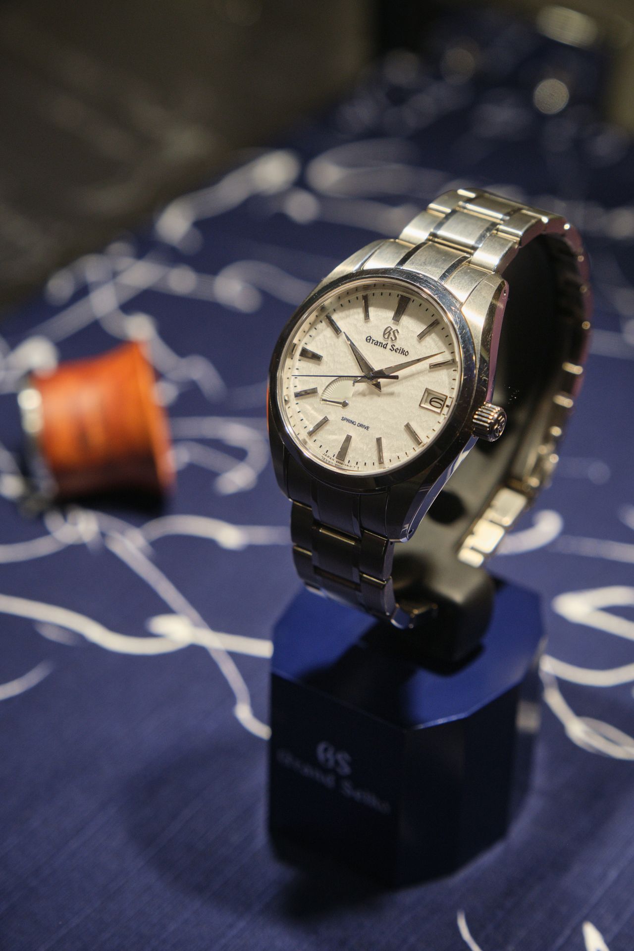 Grand Seiko SBGA211 Snowflake: A titán, a Spring Drive és a Hotaka-hegység hava Grand Seiko SBGA211 Snowflake a 2020-as budapesti Grand Seiko Designer Day-en