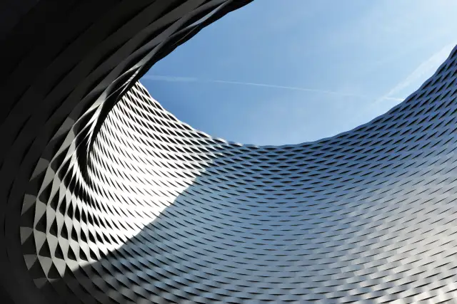 A Messe Basel Herzog & de Meuron tervezte 1-es csarnoka kívülről, 2013-ban
