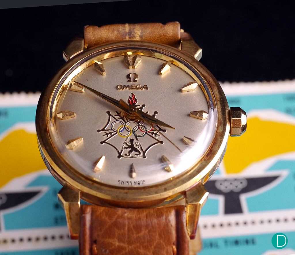 Omega Seamaster XVI ref. 2850 SC prototípus, kínai lakkos számlapján az olimpiai érdemkereszttel és a színes olimpiai karikákkal