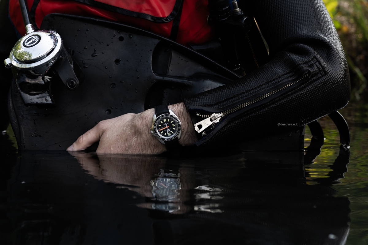 Fekete számlappal, 38 mm-ben és csomagban jön a Momentum Sea Quartz 30 Heritage VIP link
