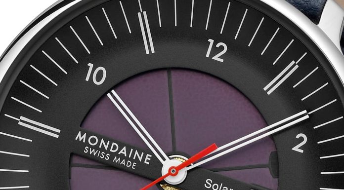 Mondaine Doppio Solar Skeleton: napelemek a számlap közepén, 500 dollár alatt MONDAINE Mondaine Doppio Solar Skeleton