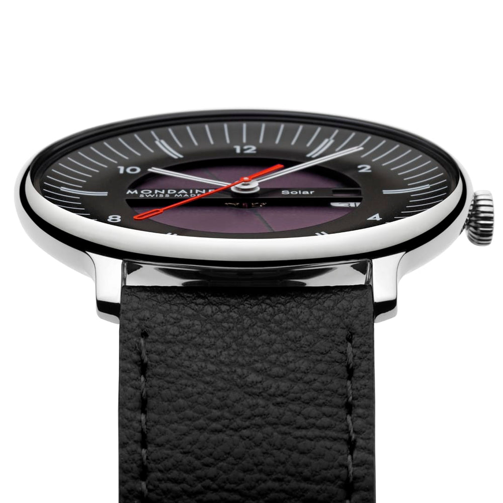 Mondaine Doppio Solar Skeleton: napelemek a számlap közepén, 500 dollár alatt Doppio Solar Skeleton, Polished Steel, 41 mm, Vegan Grape Leather
