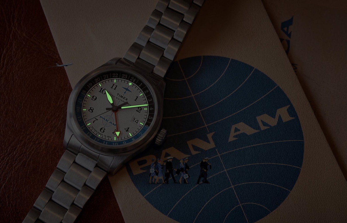 Pan Am x Timex Waterbury GMT: automata és kvarc változatban érkezik a két időzónás páros TW2Y94600 Reloj Pan Am x Timex Waterbury automático GMT con agujas e índices luminosos que brillan en la oscuridad.